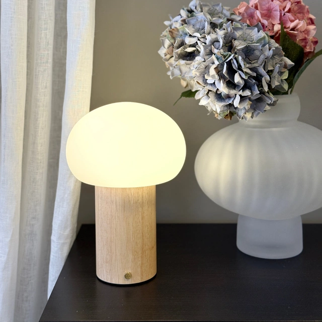 Nara LED oppladbar bordlampe 26cm natur