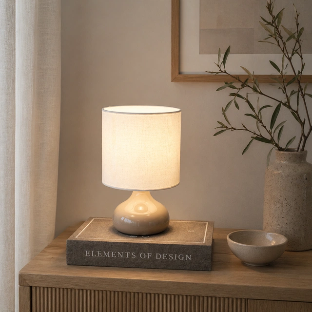 Thilde bordlampe med skjerm 24,5cm beige
