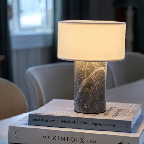Tingeling marble oppladbar bordlampe 20cm grå 1