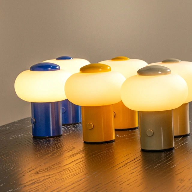 Gustav LED oppladbar bordlampe 9,5cm gul  1