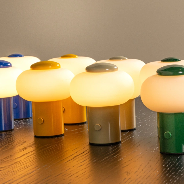 Gustav LED oppladbar bordlampe 9,5cm beige  3