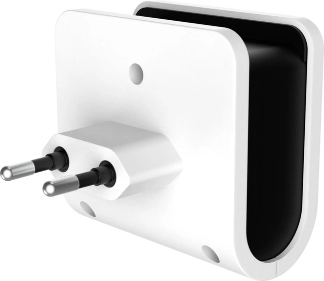 Stikkontakt med 4 USB ladeporter hvit