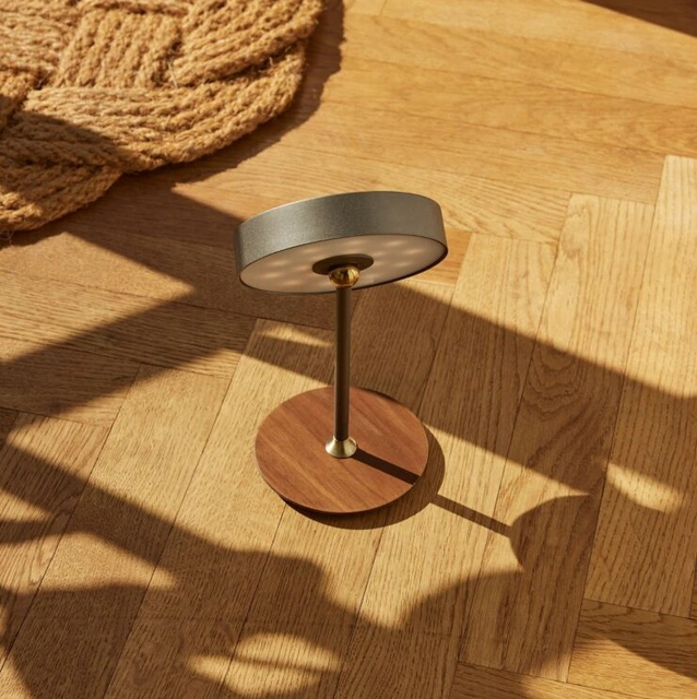 On the move LED oppladbar bordlampe 19cm grå