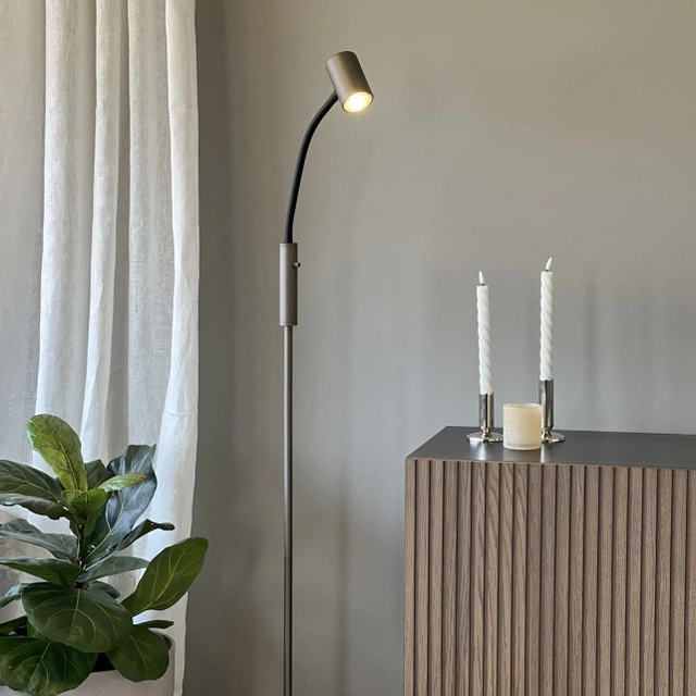 Noor II leselampe gulv 1lys 146cm brun