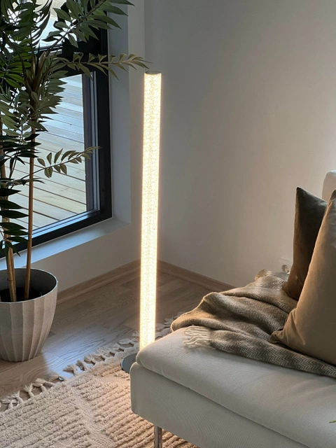 Leia LED gulvlampe 104cm RGB flerfarget