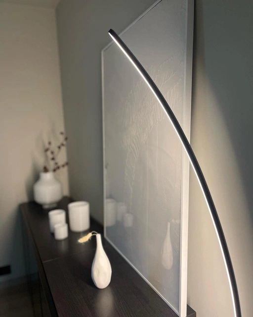 Solo LED gulvlampe 158cm sort