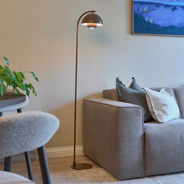 Myla LED oppladbar gulvlampe 145cm brun