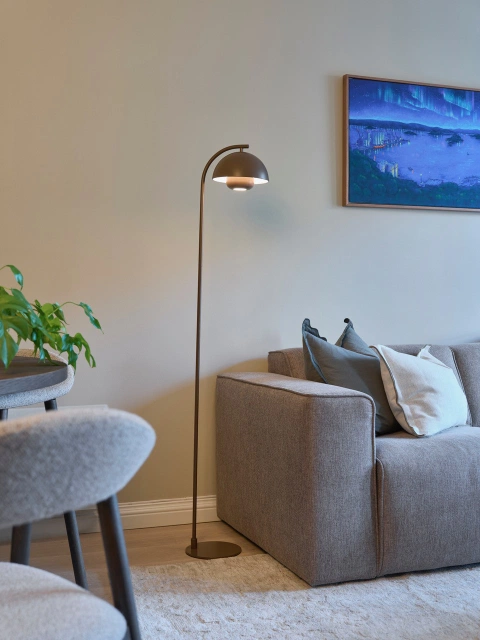 Myla LED oppladbar gulvlampe 145cm brun