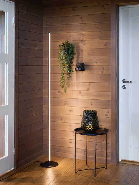 Pole LED gulvlampe 160cm sort