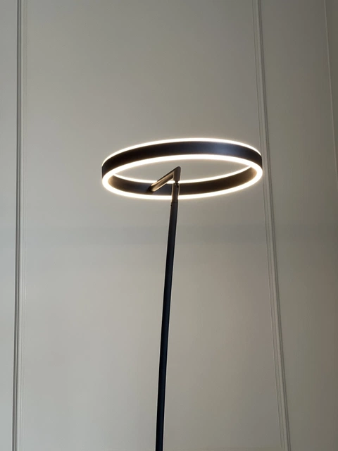Orbit O-sirkel LED gulvlampe 175cm sort