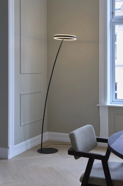 Orbit O-sirkel LED gulvlampe 175cm sort