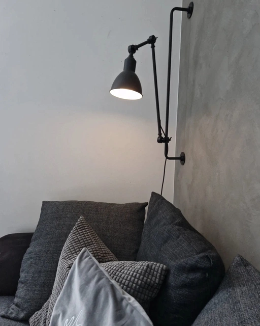 Karlsson vegglampe 82cm sort