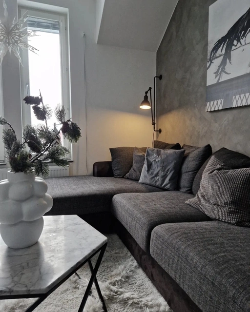 Karlsson vegglampe 82cm sort