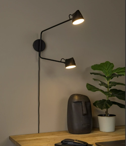 Milne vegglampe 2lys 54cm sort
