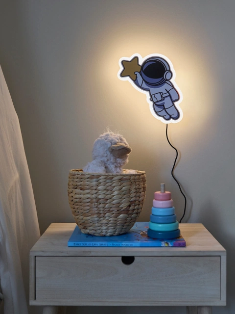 Astronaut LED vegglampe 24cm hvit