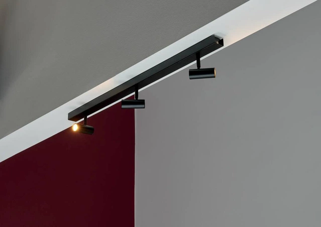 Omari LED skinne 3lys 78cm sort