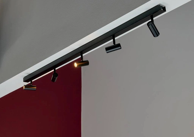 Omari LED skinne 5lys 118,5cm sort