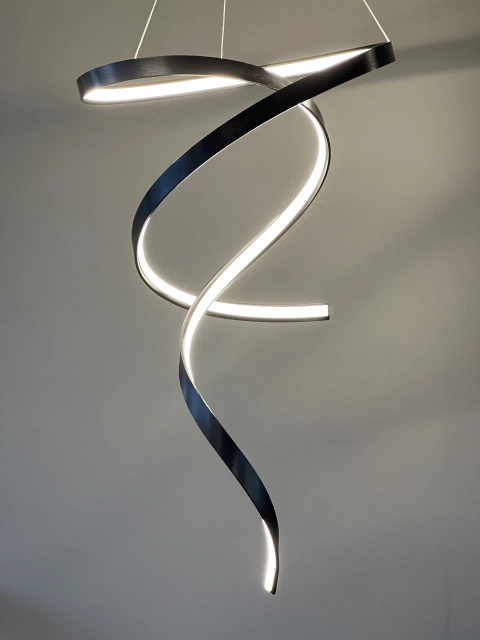 Twister Tall LED taklampe 60cm sort