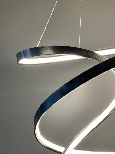 Twister Tall LED taklampe 60cm sort