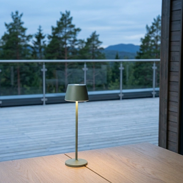 April LED oppladbar utelampe bord IP65 40cm grønn