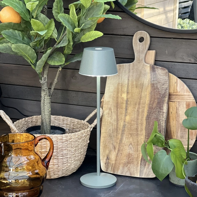 April LED oppladbar utelampe bord IP65 40cm grønn