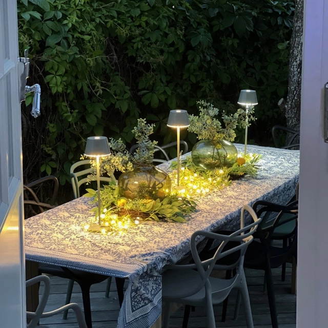 April LED oppladbar utelampe bord IP65 40cm grønn