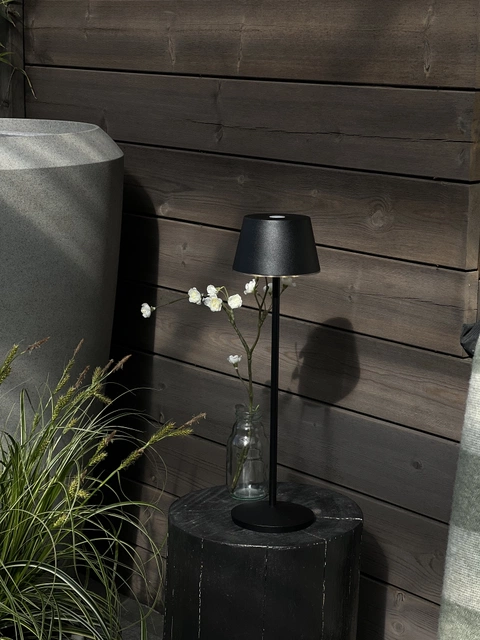 April LED oppladbar utelampe bord IP65 40cm sort