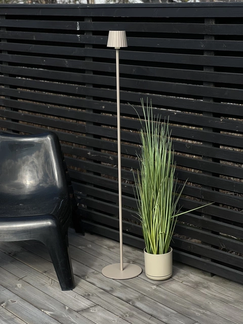 Juli LED oppladbar utelampe gulv IP65 130cm beige