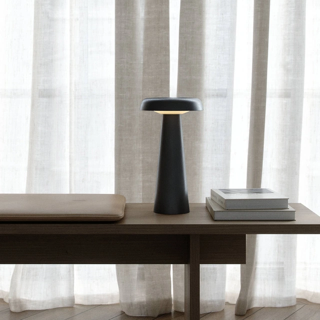 Arcello LED bordlampe oppladbar IP54 grå