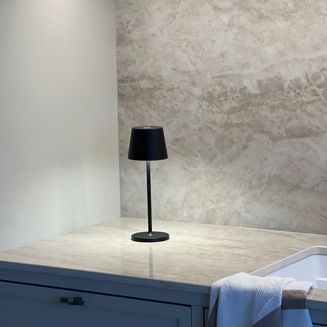 Mai LED oppladbar utelampe bord IP65 29cm sort