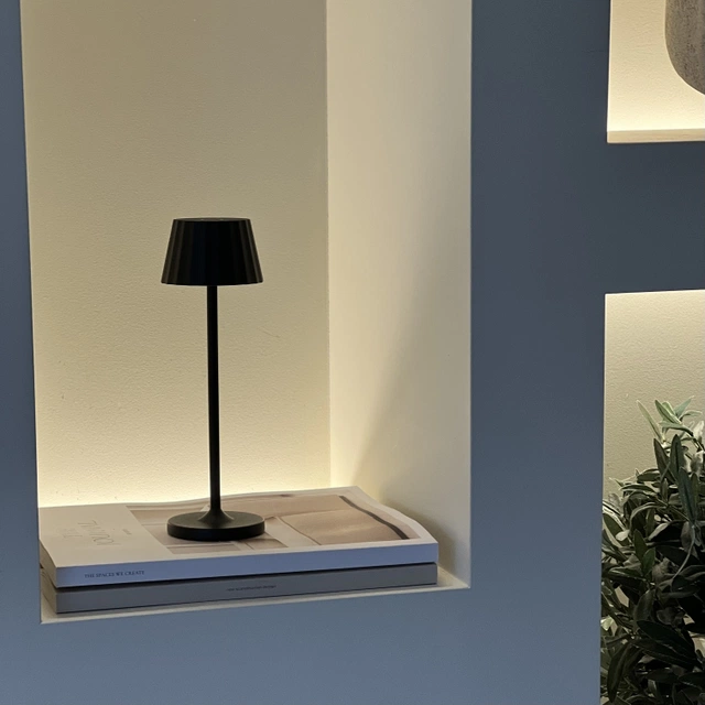June LED oppladbar utelampe bord IP65 24cm sort